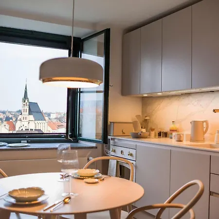 Castle-view Retreat In Apartament